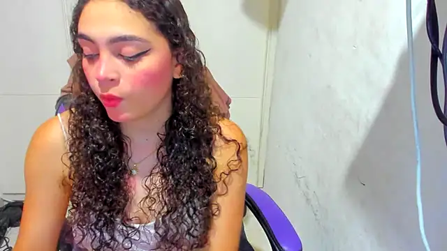 Lily anal squirt  online show from January 7, 2025, 8:42 pm