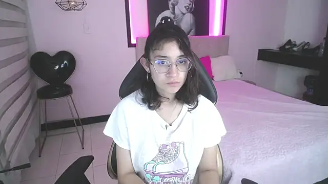 Lili Gomez  online show from December 31, 2024, 1:08 pm