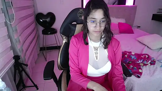 Lili Gomez  online show from January 8, 2025, 6:31 pm