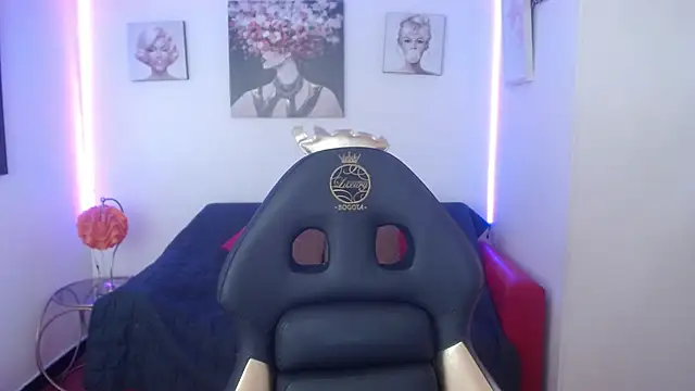 Lili Gomez  online show from February 4, 2025, 1:27 pm