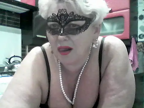 Lisa Suzie online show from April 14, 2026, 6:36 pm