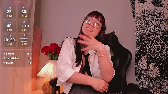 Lia Sweett  online show from February 28, 2025, 5:48 pm