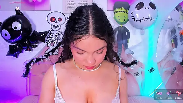 amandalee01 online show from October 9, 2025, 7:34 pm