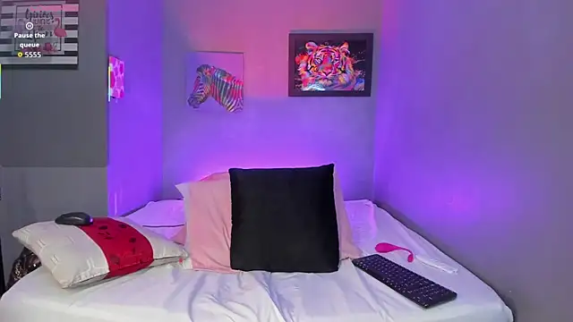 PammelaRoss1 online show from September 23, 2025, 5:16 pm