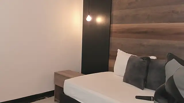 stephanya  online show from April 24, 2026, 8:22 pm