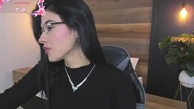 Snapshot of stephanya_ chatting on May 6, 2026, 7:52 pm stephanya online show from May 6, 2026, 7:52 pm