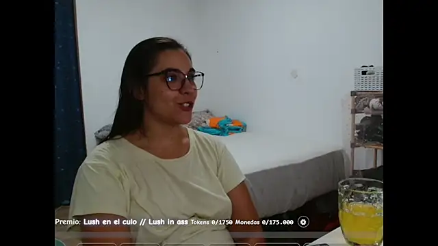 Ursumi1 online show from September 18, 2025, 8:00 pm