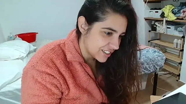 Snapshot of Ursumi1 chatting on May 14, 2026, 10:11 am Ursumi1 online show from May 14, 2026, 10:11 am
