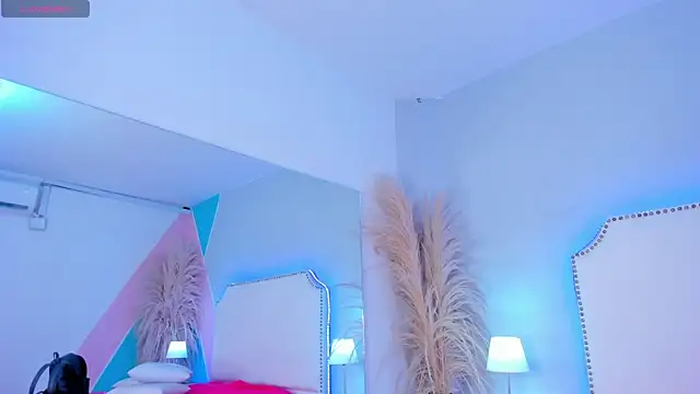 aggy castel online show from March 25, 2026, 2:01 pm