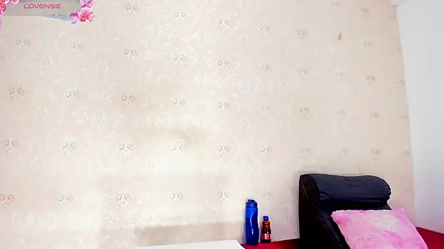 SARA COLLIINS  online show from September 15, 2025, 8:09 pm