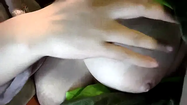 Weiwei5200 online show from December 13, 2025, 9:42 pm