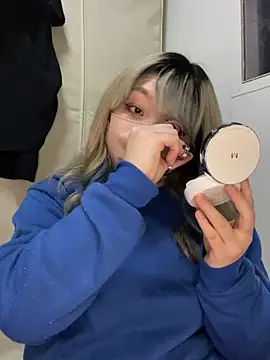 YUNA-yuna online show from January 6, 2025, 1:19 pm