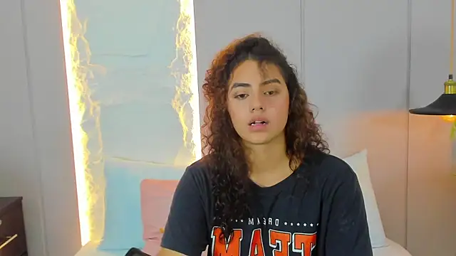 yaya23x online show from March 20, 2025, 7:04 pm