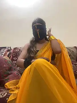 HoneyBearCpl online show from January 2, 2025, 4:02 pm