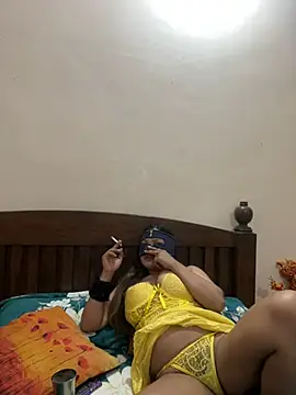 HoneyBearCpl online show from February 4, 2025, 4:50 pm