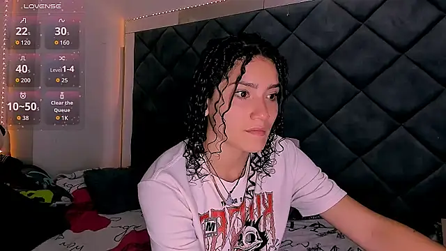 Nellyhills online show from September 28, 2025, 11:32 pm