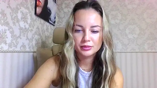 jennifer838 online show from October 31, 2025, 6:20 pm