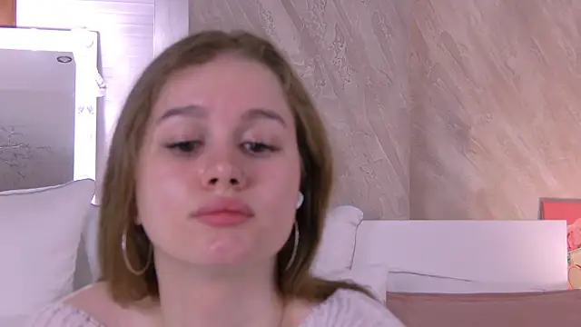 EllieHayes online show from September 21, 2025, 5:14 pm