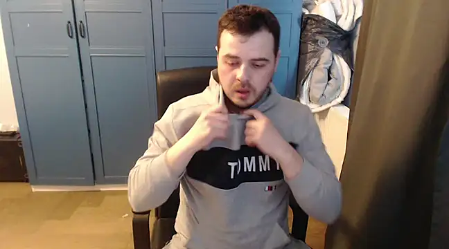 Snapshot of CuteMan33 chatting on March 5, 2025, 2:12 pm CuteMan33 online show from March 5, 2025, 2:12 pm