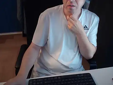 Snapshot of CuteMan33 chatting on July 10, 2026, 3:03 pm CuteMan33 online show from July 10, 2026, 3:03 pm