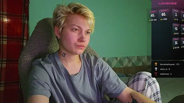 esajukyy online show from December 18, 2024, 3:44 pm