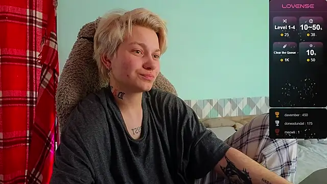 esajukyy online show from March 13, 2025, 7:42 am