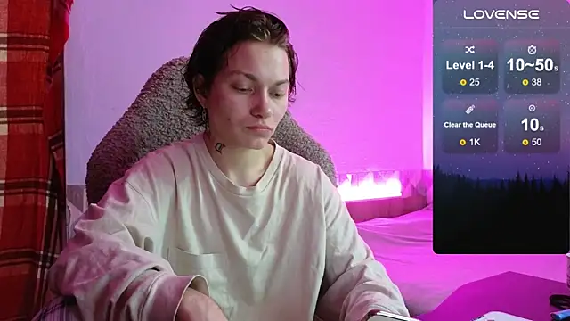 esajukyy online show from October 28, 2025, 5:59 pm