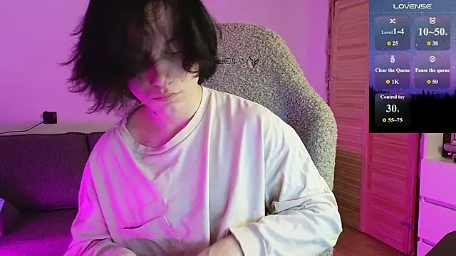 esajukyy online show from February 15, 2026, 4:14 pm