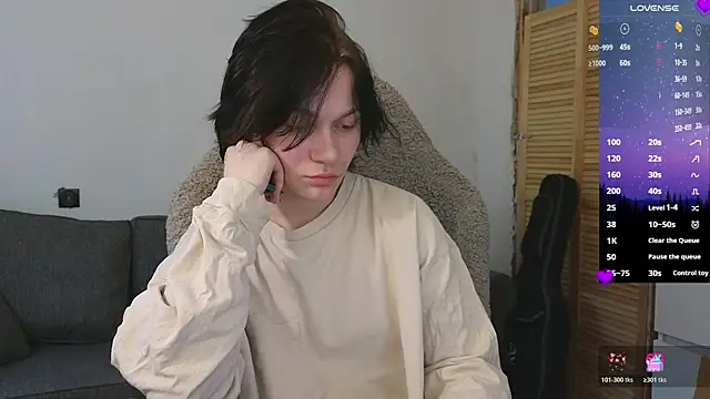 esajukyy online show from April 22, 2026, 1:01 pm