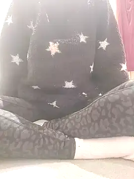 houy111111 online show from December 4, 2025, 11:19 am