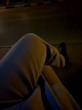 Lahcene online show from November 28, 2025, 8:33 pm