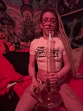 Stonermama666420 online show from January 17, 2026, 3:44 am