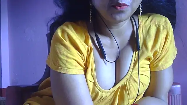 Snapshot of Suhana-sapna chatting on July 3, 2026, 6:09 am Suhana-sapna online show from July 3, 2026, 6:09 am