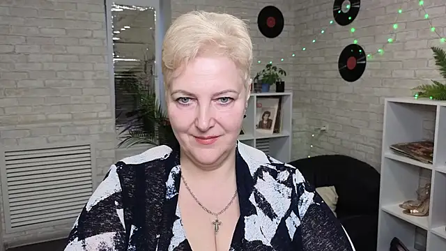 Sandra Snow online show from December 22, 2024, 7:00 am