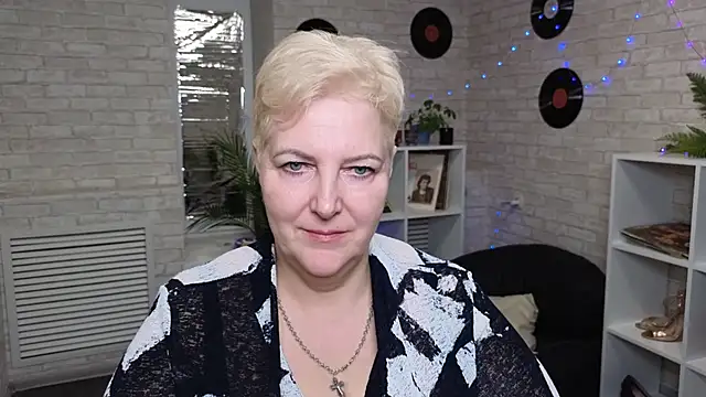 Sandra Snow online show from December 22, 2024, 10:38 am