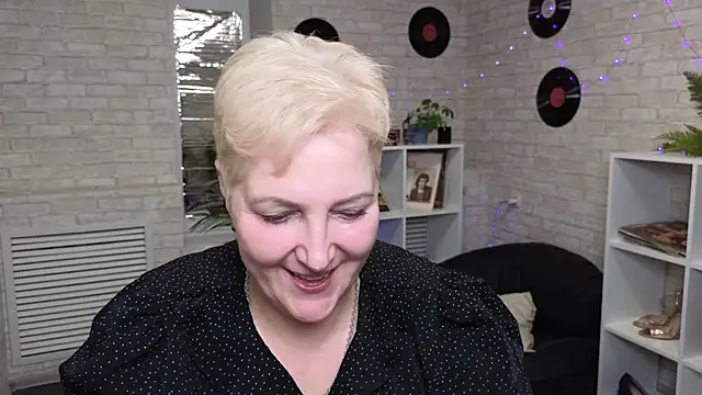 Sandra Snow online show from December 22, 2024, 1:44 pm