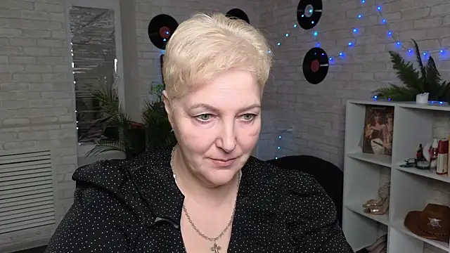 Sandra Snow online show from December 23, 2024, 3:23 pm