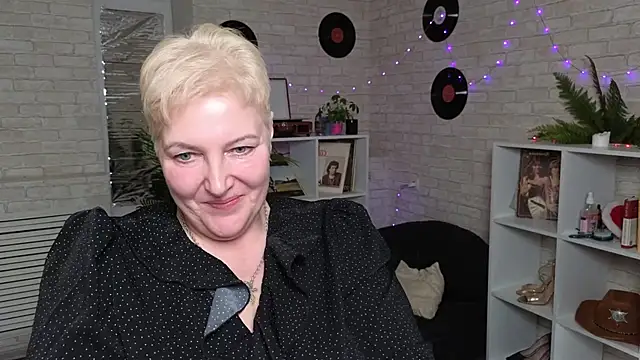 Sandra Snow online show from December 23, 2024, 9:29 pm