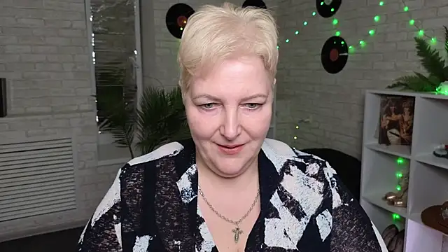 Sandra Snow online show from December 24, 2024, 3:37 pm