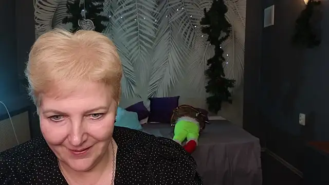 Sandra Snow online show from January 18, 2025, 8:30 pm