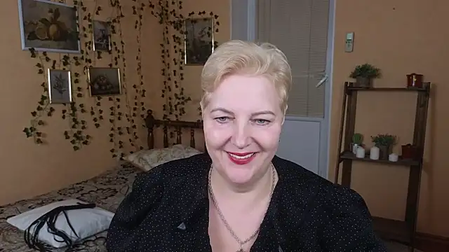 Sandra Snow online show from February 11, 2025, 9:25 pm