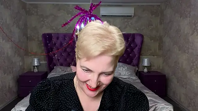 Sandra Snow online show from February 12, 2025, 8:18 pm