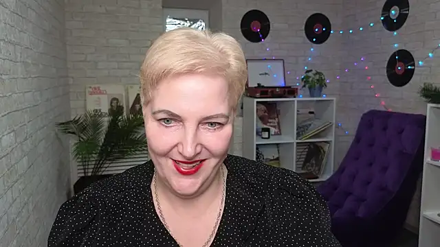 Sandra Snow online show from February 20, 2025, 7:30 pm