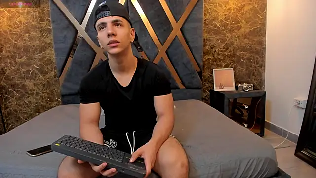 Flynn Riider online show from February 12, 2025, 11:29 am