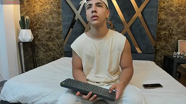 Flynn Riider online show from March 7, 2025, 11:40 am