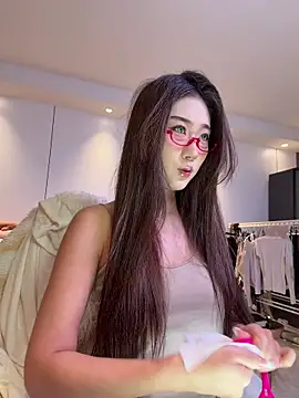 Snapshot of pinnnnnnk chatting on December 14, 2025, 11:48 am pinnnnnnk online show from December 14, 2025, 11:48 am