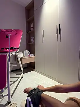 Snapshot of pinnnnnnk chatting on February 1, 2026, 12:04 pm pinnnnnnk online show from February 1, 2026, 12:04 pm