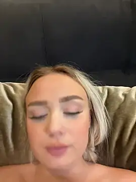 Snapshot of CherryEmmy chatting on December 22, 2024, 4:48 pm CherryEmmy online show from December 22, 2024, 4:48 pm