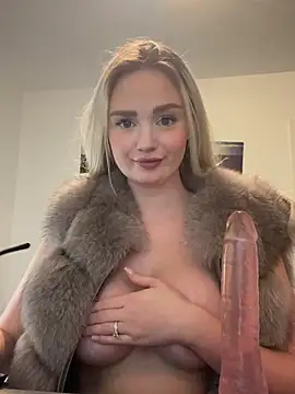 Snapshot of CherryEmmy chatting on January 25, 2025, 9:25 pm CherryEmmy online show from January 25, 2025, 9:25 pm