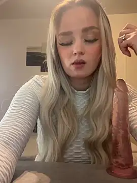 Snapshot of CherryEmmy chatting on February 7, 2025, 9:26 pm CherryEmmy online show from February 7, 2025, 9:26 pm